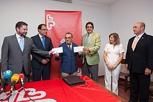 Colegios profesionales entregan 8.000 