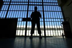 Abogados andaluces exigen volver a asistir a presos