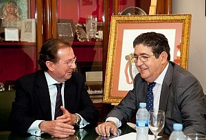 El decano de Sevilla con el consejero de Justicia de Andaluzía