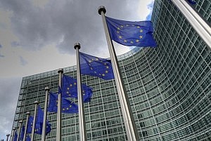 La Comisión Europea reafirma la primacía del Derecho de la Unión Europea y la Abogacía Europea realiza una declaración en este sentido