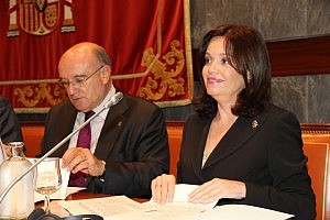 Carnicer recuerda a Rosa Cobo en la entrega de los premios del Observatorio contra la Violencia de Género