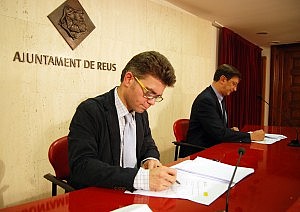 Pere Huguet firma convenio oficina hipotecaria