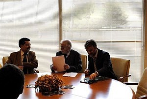 La Junta traslada a  los abogados de Huelva que estudia presentar un recurso al TC contra las tasas