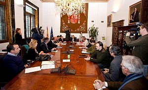 Carnicer visita defensora del Pueblo Tasas Judiciales