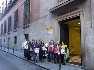 La Plataforma Justicia para Todos entrega a Gallardón más de 250.000 firmas contra la Ley de Tasas