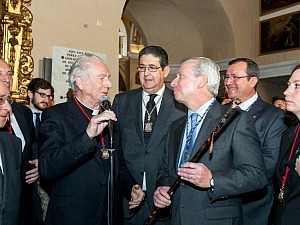 El Colegio de Abogados de Sevilla entregó el Bastón de Mando de la Institución a la Virgen de la Concepción