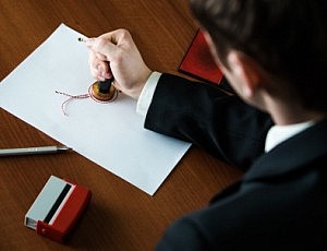 La Comisión Europea propone suprimir apostillas y legalizaciones para trámites en la UE