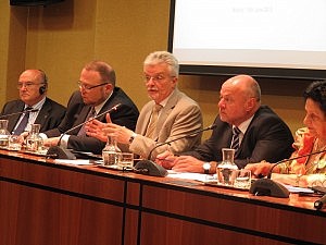 Carlos Carnicer (vicepresidente de CEPLIS), Theodoros Koutrobas (director general de CEPLIS), Jacques Reignault (presidente de CEPLIS), Rudolf Kolbe (primer vicepresidente de CEPLIS) y Simone Zerah (vicepresidenta de CEPLIS)