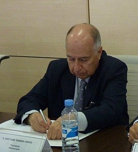 Abogados y ciudadanos rechazan las medidas anticipadas por el Gobierno para regular los Colegios y Servicios Profesionales