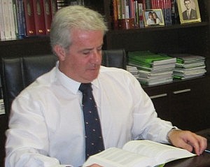 Ángel Orpez: evita que una mujer a la que defiende de oficio herede las deudas del asesino de su hija