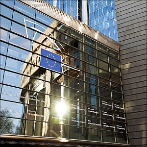 El Parlamento Europeo da luz verde a la Directiva de acceso al abogado