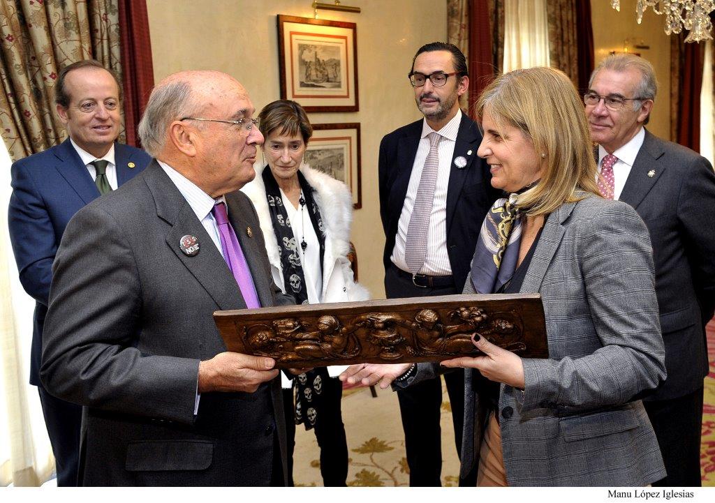 Alcaldesa recibe presidente CGAE _ 01