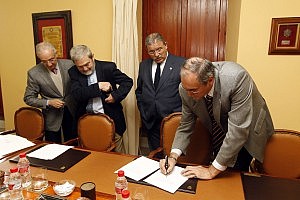 Abogacia Solidaria: ICA Granada destina más de 14.000 euros a Cáritas y Banco de Alimentos