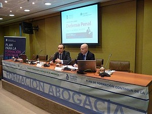 Juristas y magistrados del Tribunal Supremo analizan en la sede de la Abogacía la defensa penal