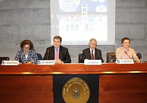 De izda a dcha. Lourdes Maiztegui, Juan María Aburto, Pascual Aguelo y Gemma Escapa