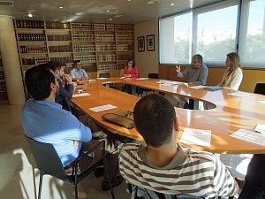 El Colegio de Tarragona acoge la tertulia sobre las consecuencias del trabajo de extranjeros en situación irregular