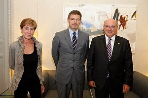 Catalá promete en su visita a la Abogacía diálogo y consenso para abordar las reformas que necesita la Justicia