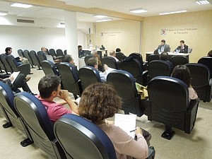 El Colegio de Tarragona organiza una tertulia sobre las costas judiciales y extranjería
