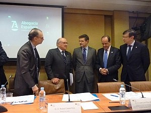 Carnicer recuerda a Catalá que Francia derogó las tasas judiciales hace un año