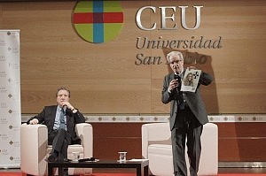 Garrigues aconseja a los alumnos de la Universidad CEU San Pablo tener una mente global y pluridisciplinar