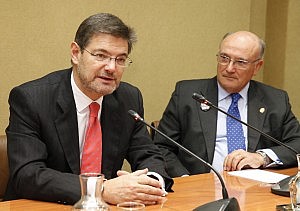 El ministro de Justicia analiza en la Abogacía las próximas reformas judiciales