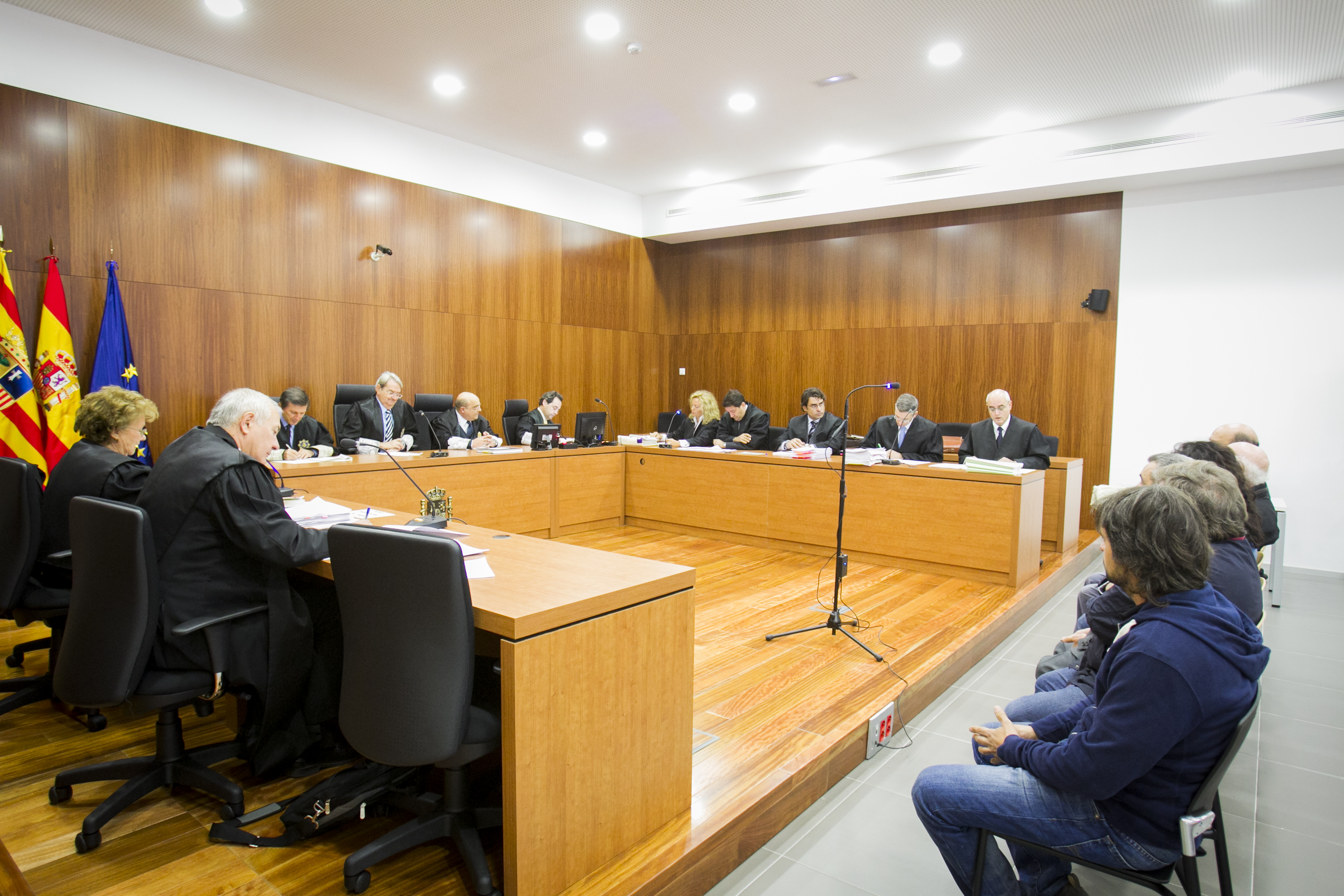 El derecho de defensa, la intimidad del contrario y la responsabilidad penal del abogado