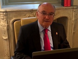 Carlos Carnicer mantiene un encuentro digital para el lanzamiento de Inicia Abogacía