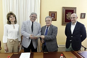 El ICA Granada entrega a Cruz Roja 3.000 para los damnificados por el terremoto de Nepal