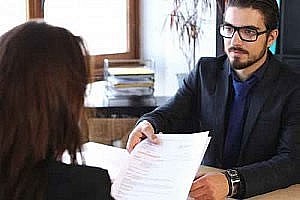 La entrevista previa a la interposición de la denuncia de violencia de género