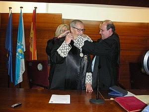 Antonio Platas recibe la Medalla al Mérito del Colegio de Abogados de A Coruña
