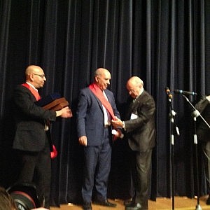 Abogacía Española condecora a los dos abogados tunecinos que recibieron el Premio Nobel de la Paz 2015