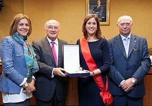 Rosa Romero, anterior alcaldesa de Ciudad Real, recibe la Gran Cruz al Mérito en el Servicio a la Abogacía