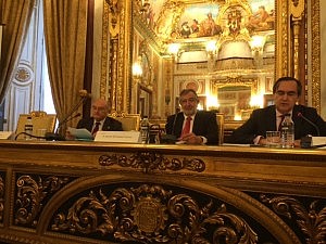 Carnicer denuncia en un foro sobre blanqueo ataques al secreto profesional