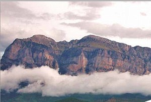 Ángel García, decano Huesca: “La masificación de la montaña necesita una respuesta jurídica adecuada”