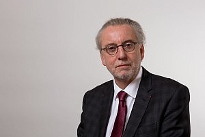 El presidente de la Abogacía Española expresa su pesar al Gobierno francés y a los Colegios de Abogados