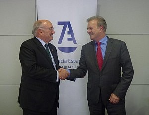 Firma del convenio de colaboración entre el Consejo General de la Abogacía y la Sociedad Civil por el Debate