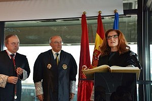 Blanca Ramos ensalza la profesión al asumir el cargo de decana del Colegio de Abogados de Pamplona