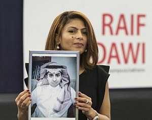 La mujer de Badawi denuncia que el mundo árabe 