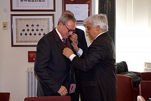 Decano ICA VIC CICAC medalla (1)