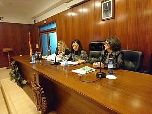 El Colegio de Alicante aborda la situación política del Gobierno en unas jornadas sobre derecho parlamentario