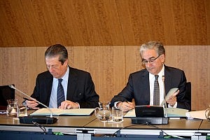 Firma del convenio de creación del Instituto de Derechos Humanos, Democracia, Cultura de Paz y No Violencia