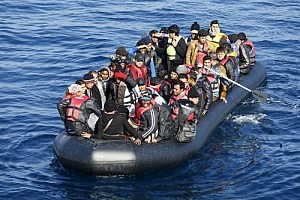 Bruselas propone ayuda de emergencia de 700 millones para la crisis migratoria