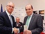 Entrega de la Insignia de Oro de la Asociación de Juristas Gallegos en Madrid a Augusto Pérez Cepeda