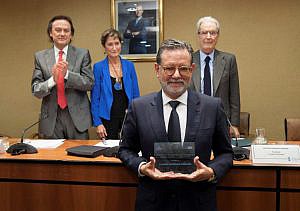 Carlos Castresana recibió el I Premio a la Transparencia de la Abogacía y de Transparencia Internacional