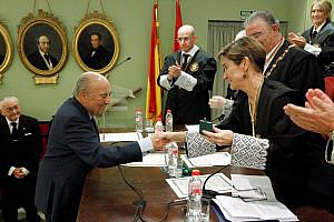 El Colegio de Abogados de Granada entrega la Medalla al Mérito de la Abogacía y los Botones de Oro y Plata durante la celebración de Santa Teresa