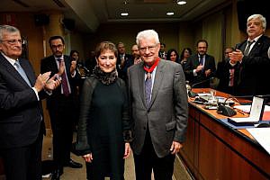 José Luis Pérez recibe la Medalla al Mérito en el Servicio a la Abogacía