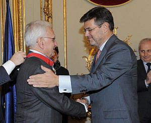 Francisco Muro, director de Comunicación de la Abogacía, recibe la Cruz de San Raimundo de Peñafort