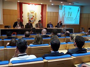 Mesa debate jornadas ADEVI