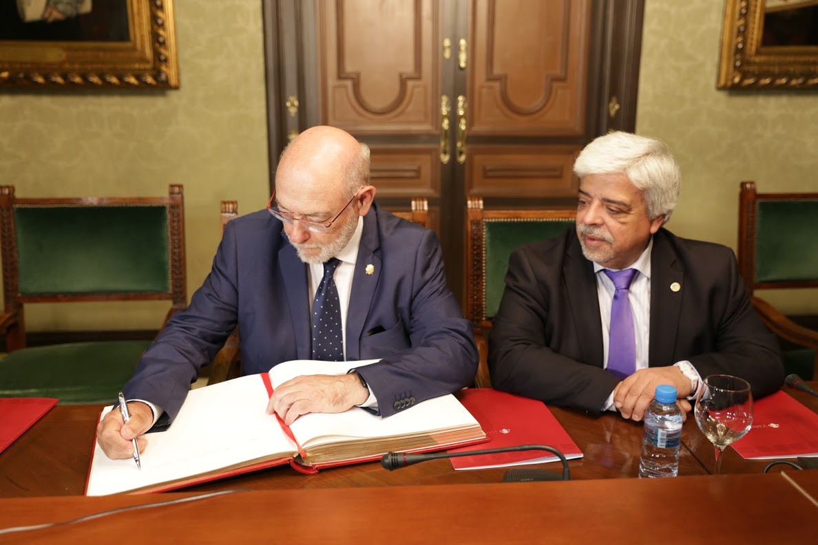 MazaLibrohonorICABIMG_0805