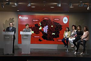 La Diputación y el Colegio de Bizkaia acercan el servicio de asesoramiento jurídico gratuito a las personas mayores en cinco oficinas forales